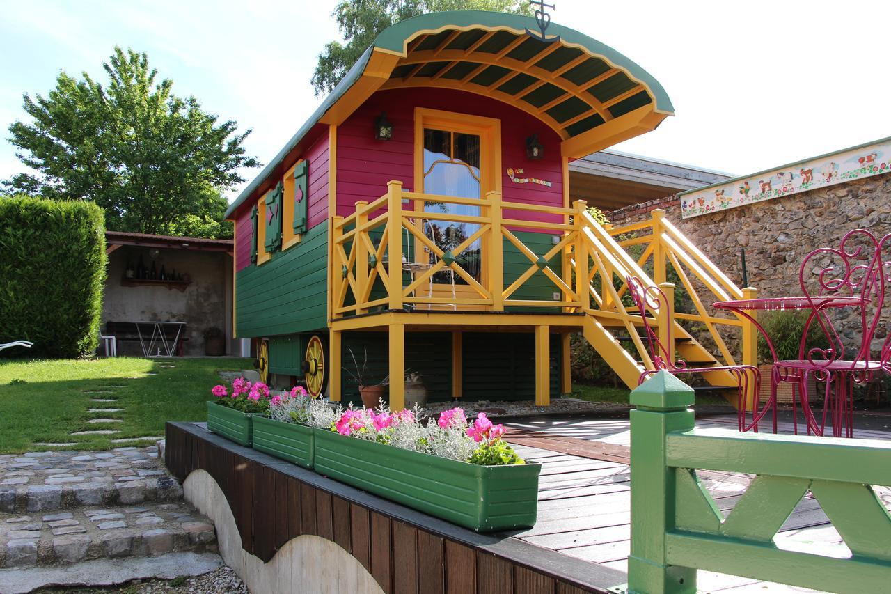 Roulotte La Dominique Bed & Breakfast Romery  Exterior foto