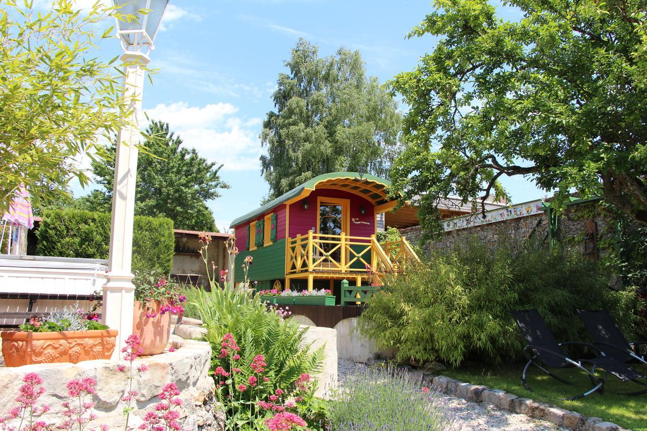 Roulotte La Dominique Bed & Breakfast Romery  Cameră foto