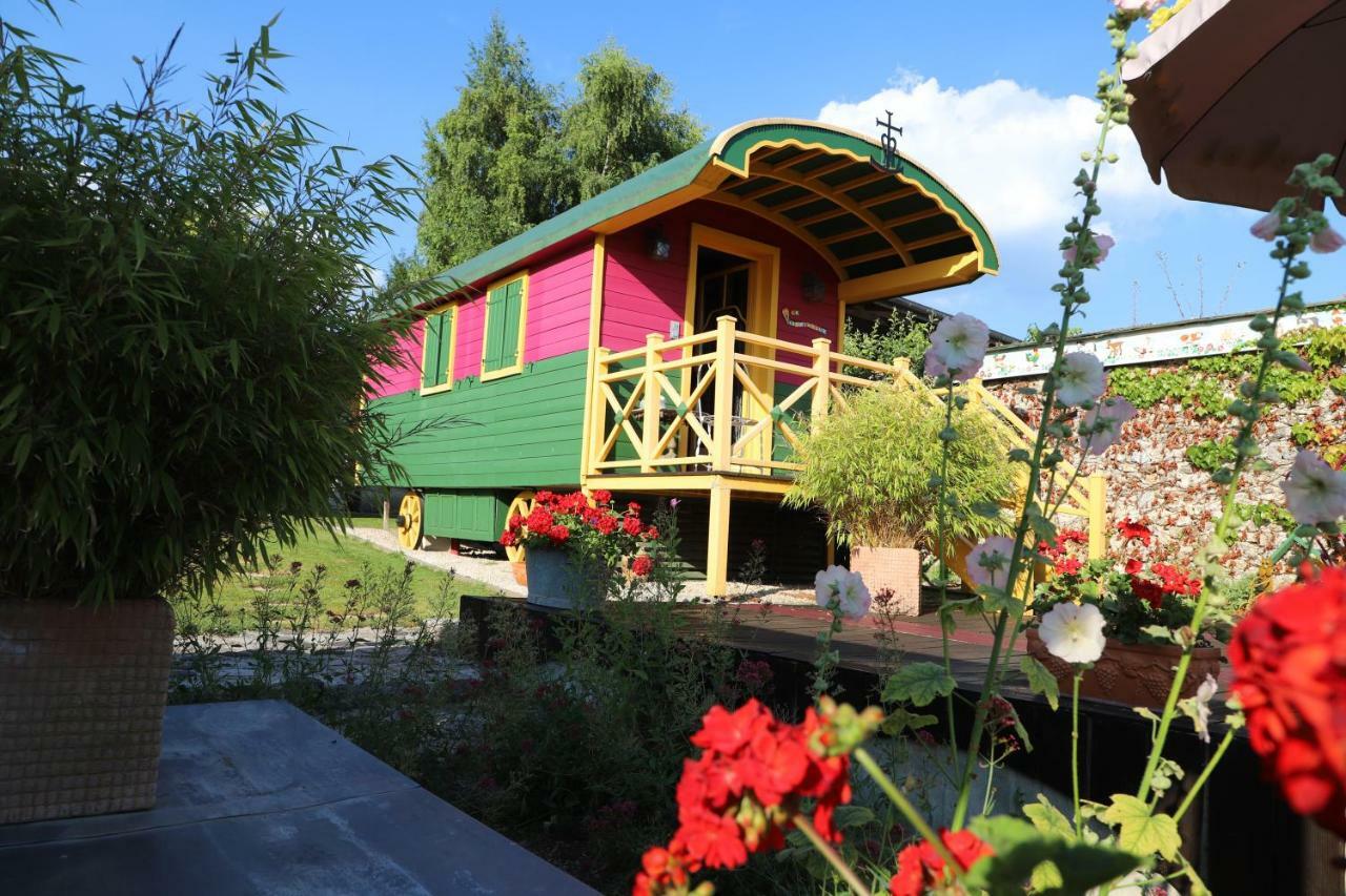Roulotte La Dominique Bed & Breakfast Romery  Exterior foto